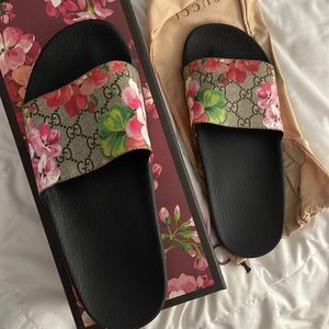 Never worn gucci slides